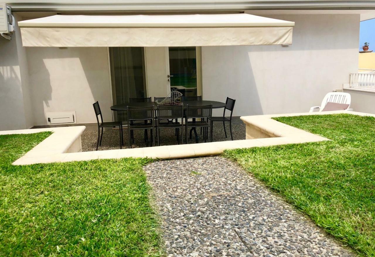 Casa Sara Villa Ачиреале Екстериор снимка